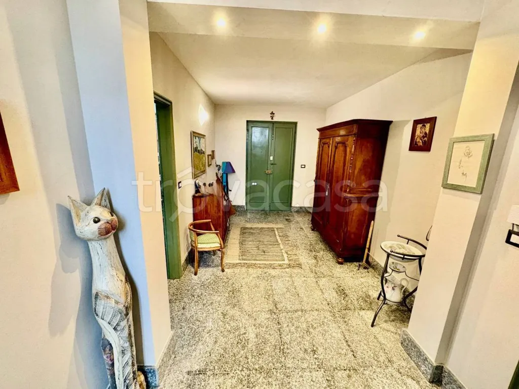 hallway_entrance