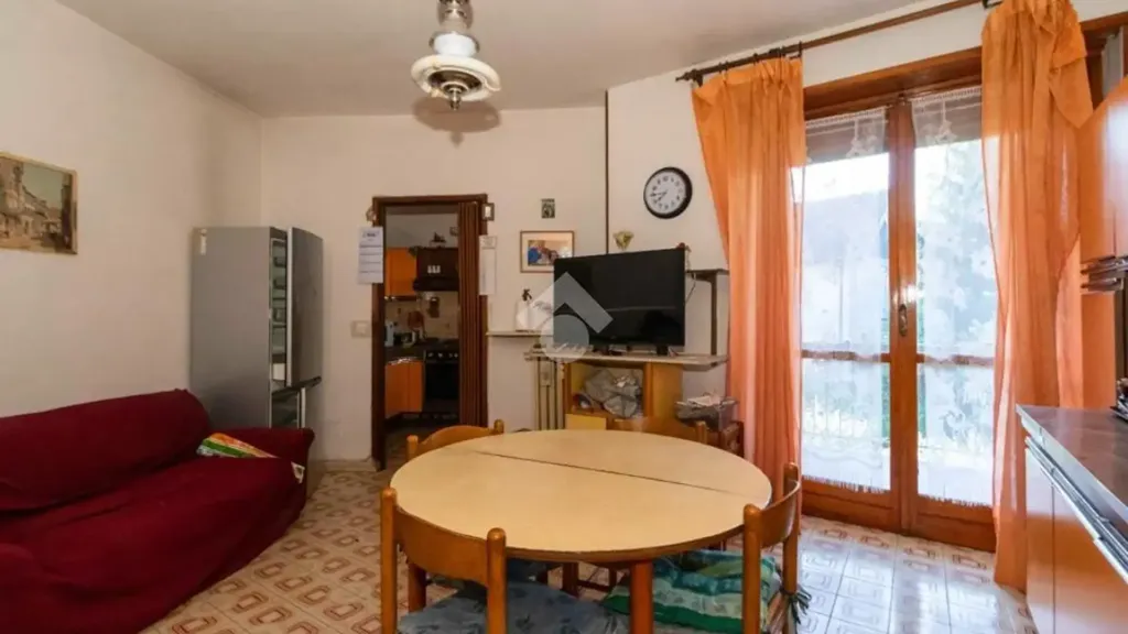Sala da pranzo - Spacious Apartment with Balcony in Rosta