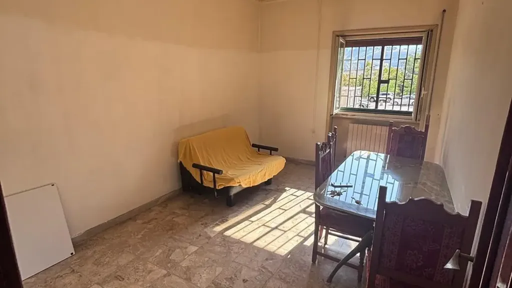 Central Trilocale for Renovation in Cosenza