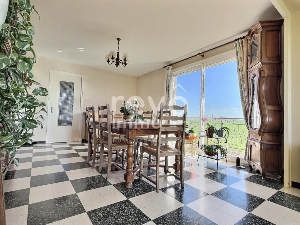 Salle à manger - Maison avec Vue Panoramique à Civrieux
