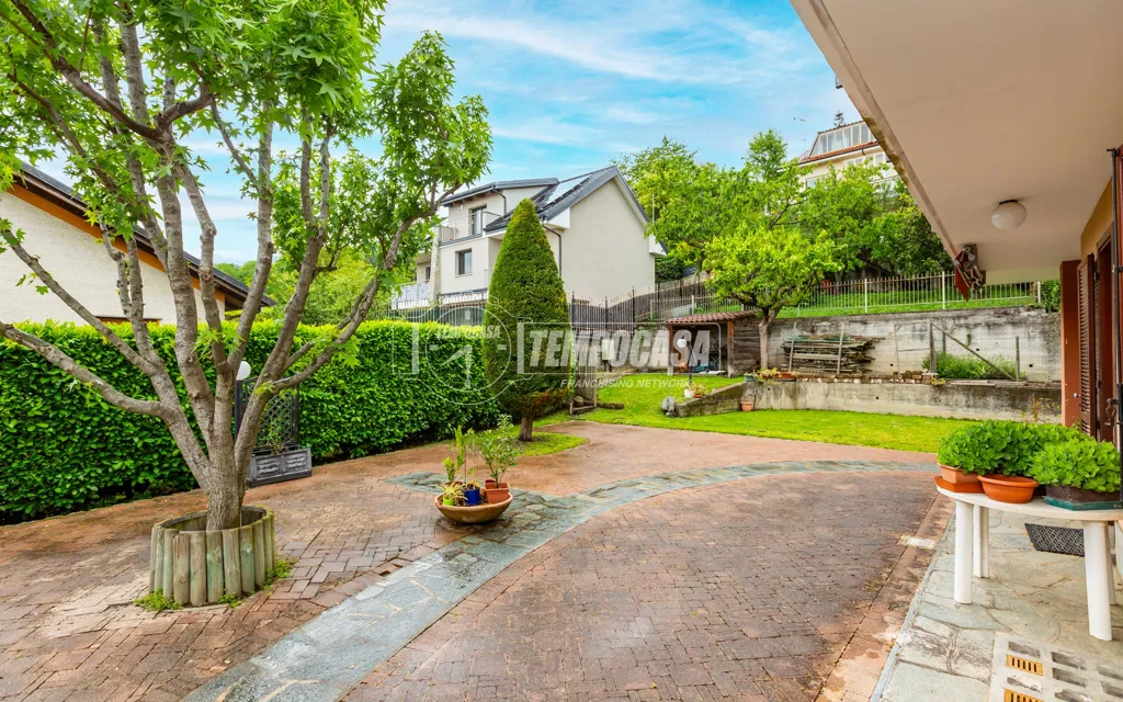 Aed - Panoramic Villa with Garden in Almese