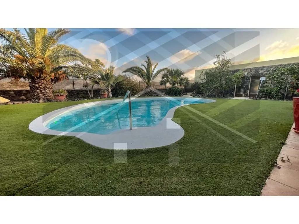 Bassein - Luxury Villa with Dual Pools in Lajares