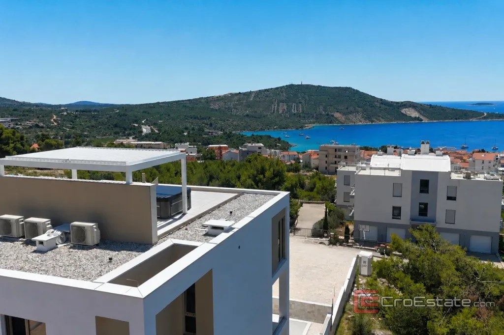 Rõdu - Penthouse with Sea View in Primosten