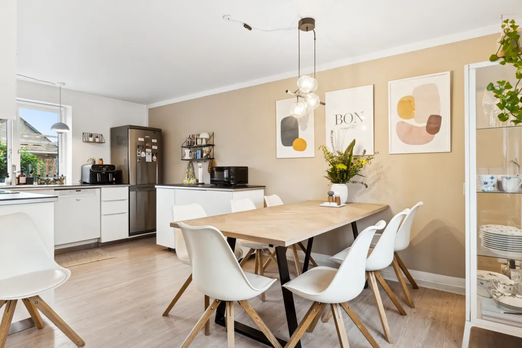 Söögituba - Modern Flat with Central Herning Location