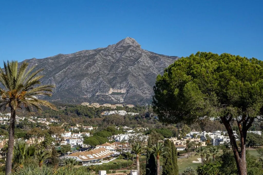 Luxury Villa with Mountain Views in Marbella