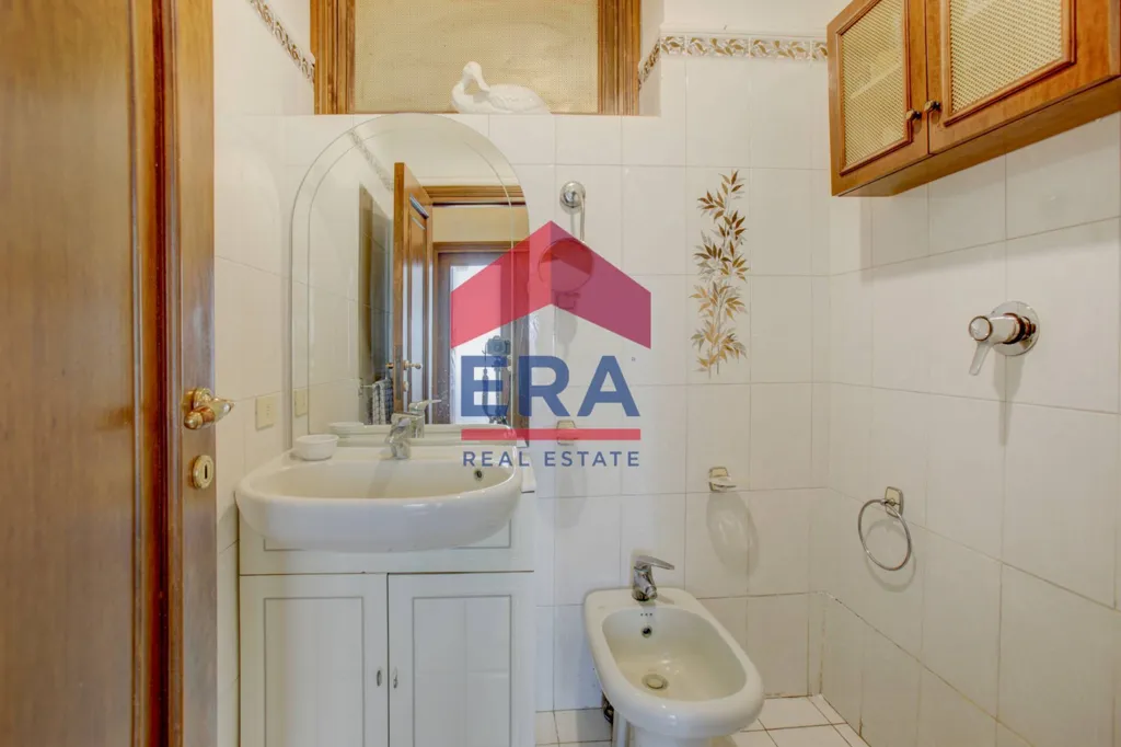 Salles de bain - Villa with 4.5-Hectare Park in Ardea