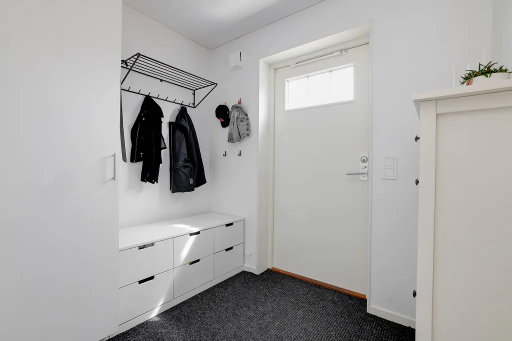 Entrée - Modern Apartment with Balcony in Ekeby-Almby