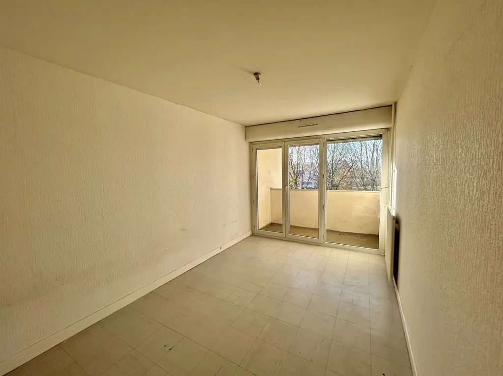 Toad - 3-Bed Apartment with Balcony in Palaiseau