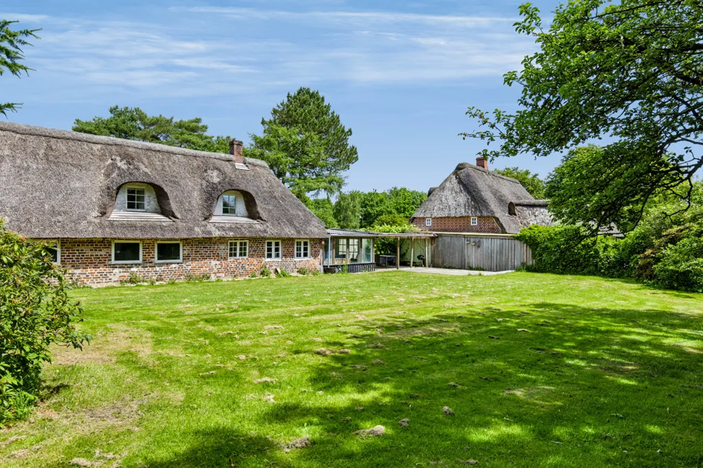 Exterior - Historic Villa with Garden in Højer
