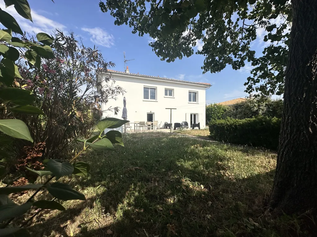 Aed - Rear-Accessed House with Garden in La Jarne
