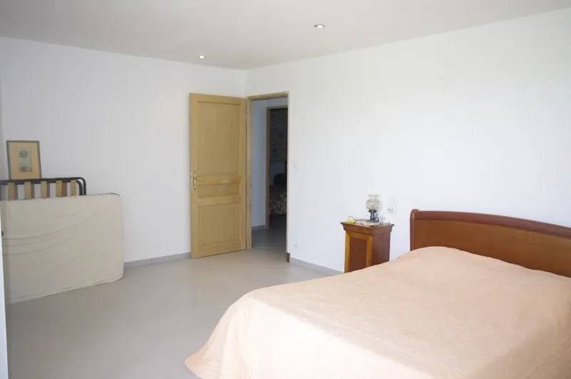 Chambres - Propriété avec Vue Panoramique à Peyrusse-Vieille