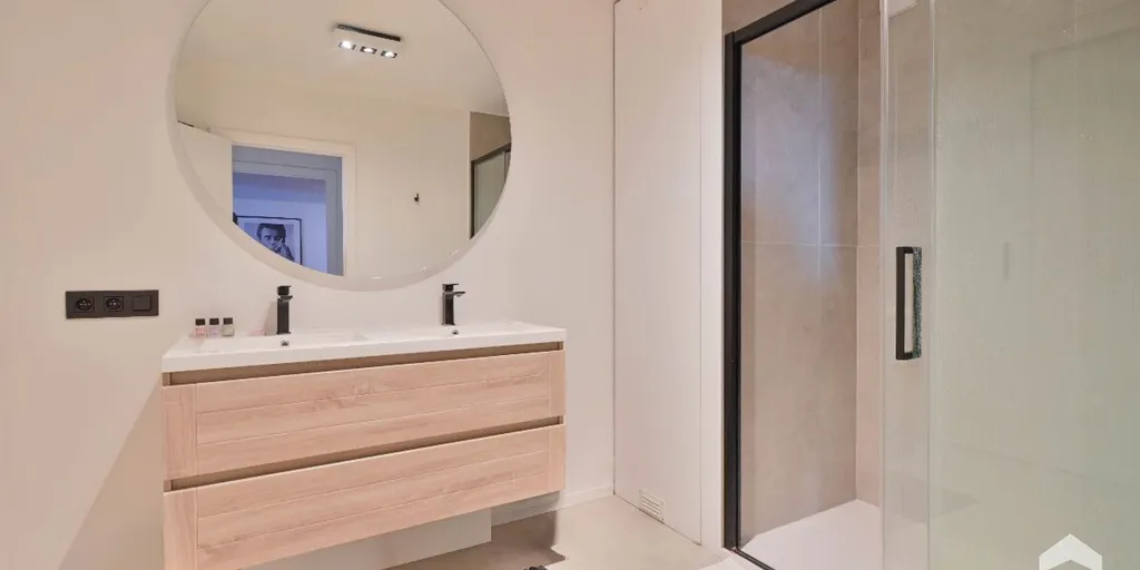 Vannitoad - Apartment with Terrace in Brussels
