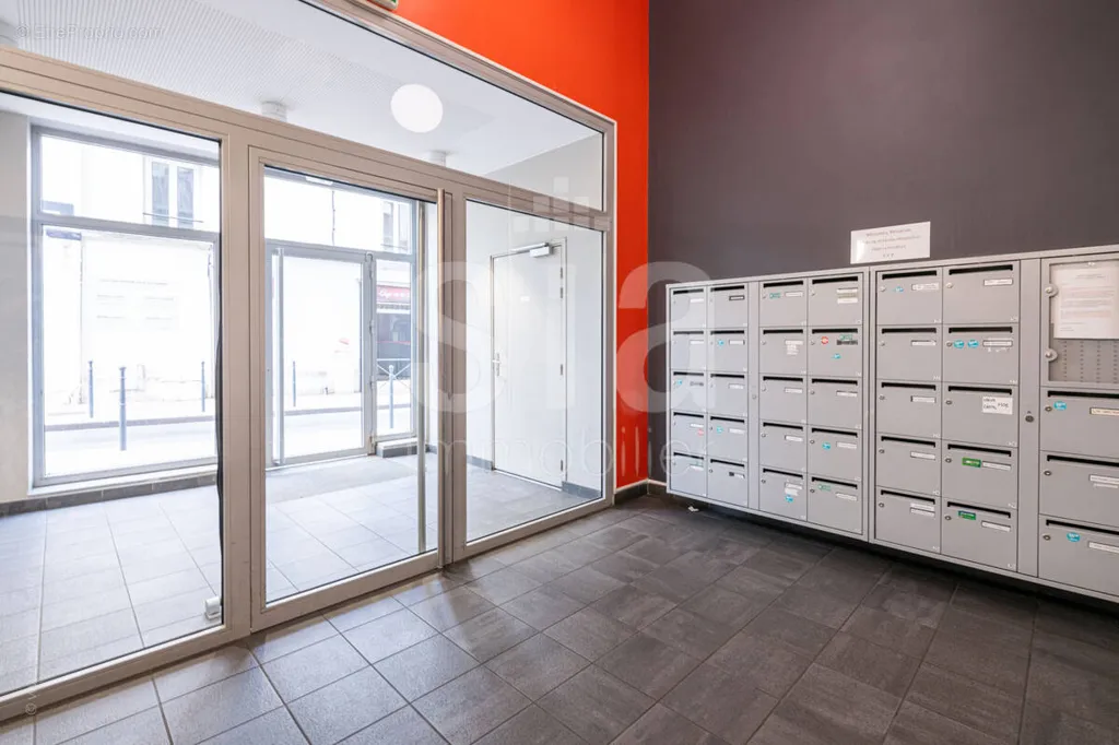 Esik - 3-Bed Flat with Parking in Lilas