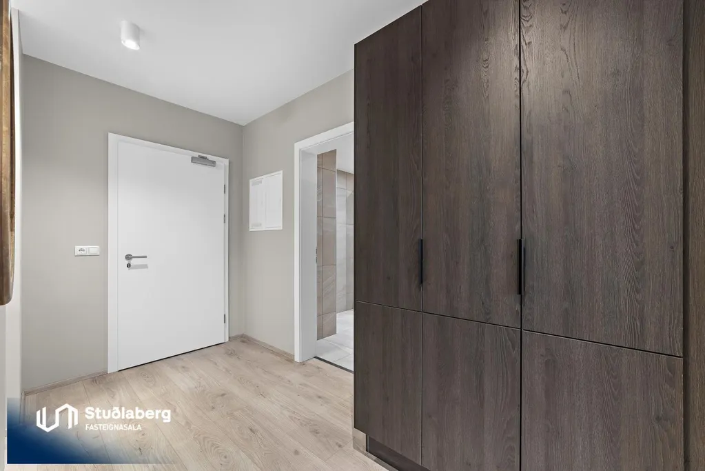 Hallway - New 3-Bedroom Apartment with Elevator in Reykjanesbær