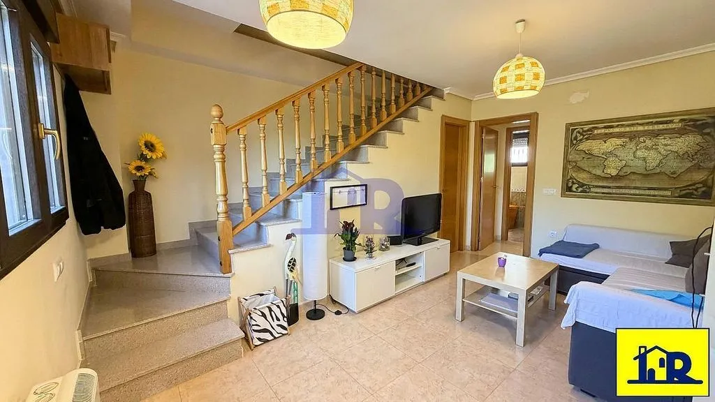 Living Room - Duplex with University Proximity in San Antón, Cuenca