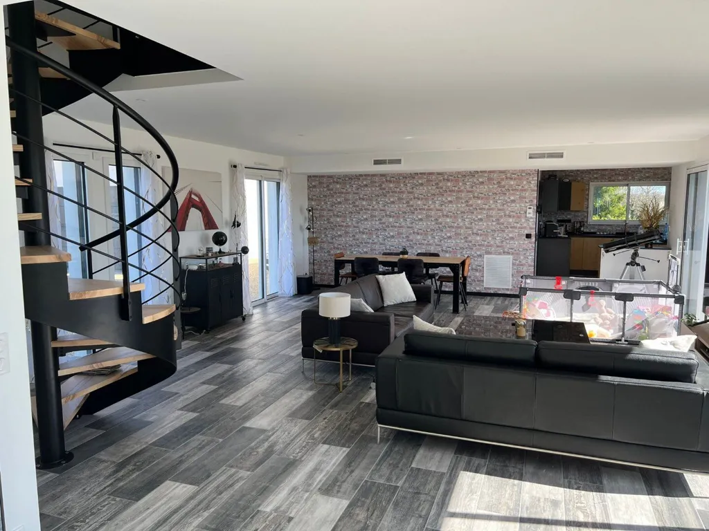 Séjour - Maison Contemporaine avec Prestations Haut de Gamme à Proximité des Commodités