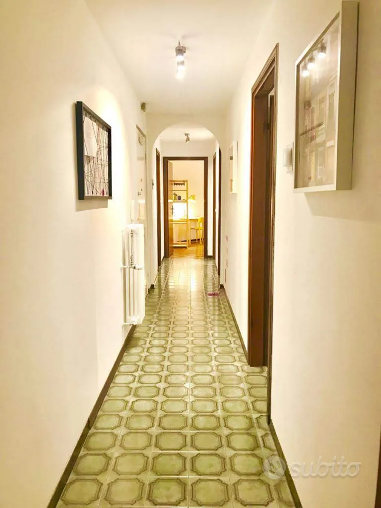 Esik - Spacious Single Room with Balcony in Verona