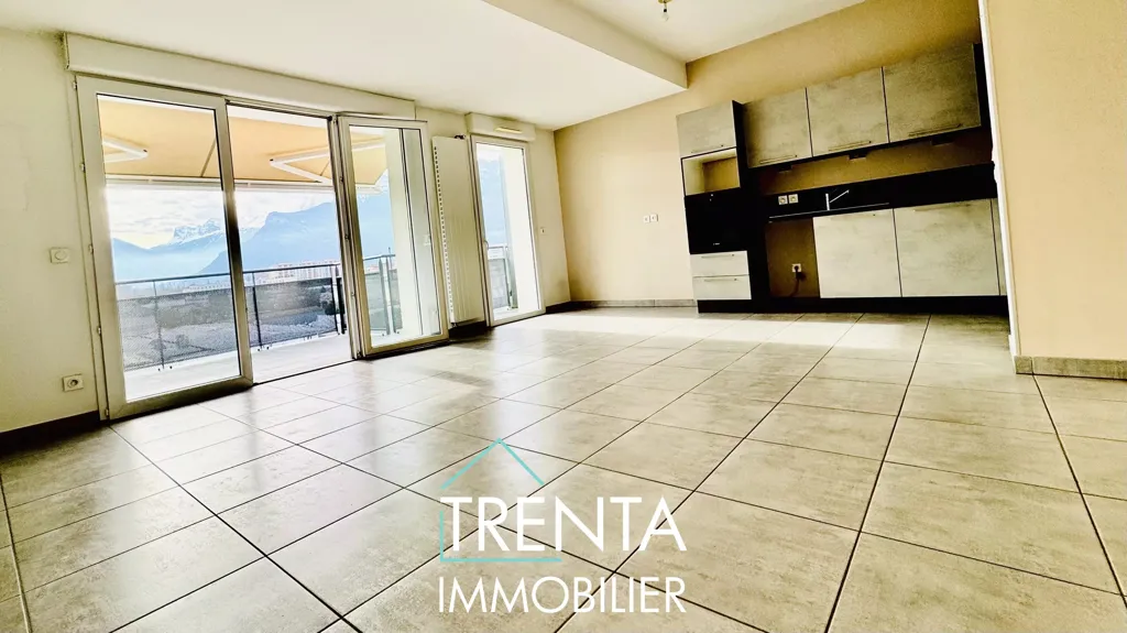 Elutuba - 4-Bed Flat with South Terrace in Échirolles