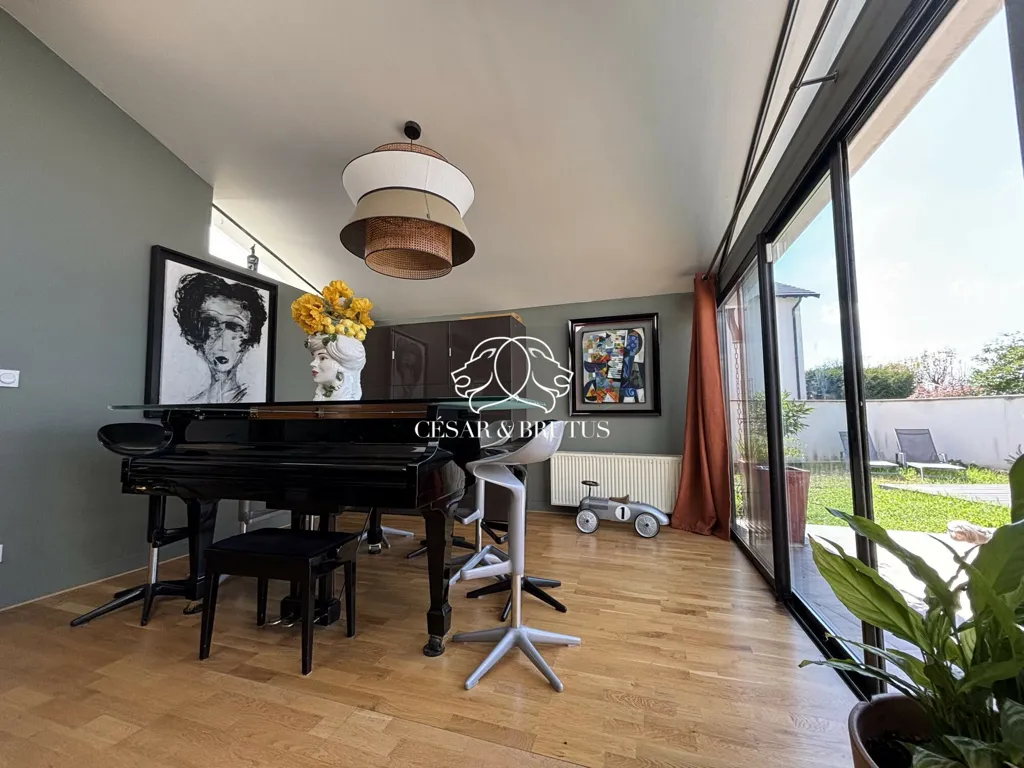 Elutuba - Renovated 4-Bed House with Pool in Tassin-la-Demi-Lune