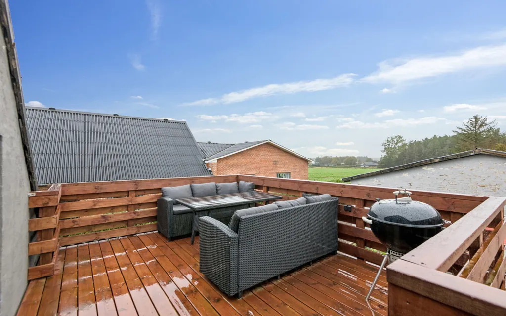 Terrass - Modernised Villa with Terrace in Poulstrup