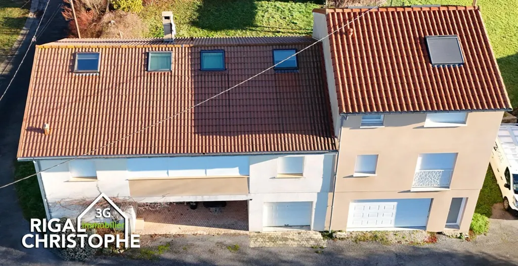 Õhuvaade - Traditional House with Modern Extension in Countryside