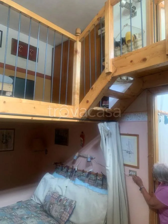 Toad - Independent House with Panoramic View in Bellino