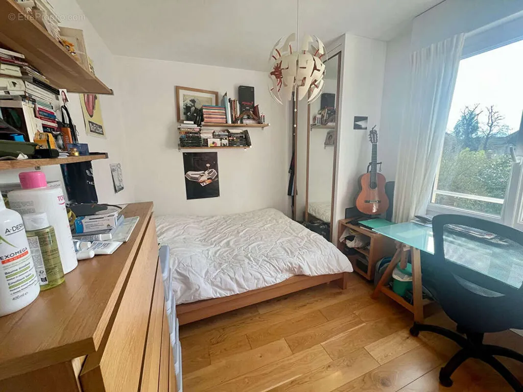 Dormitorios - 5-Piece Apartment with Balcony in Maisons-Laffitte