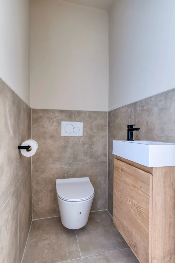 Salles de bain - Modernised Apartment with Rooftop Terrace in Alkmaar