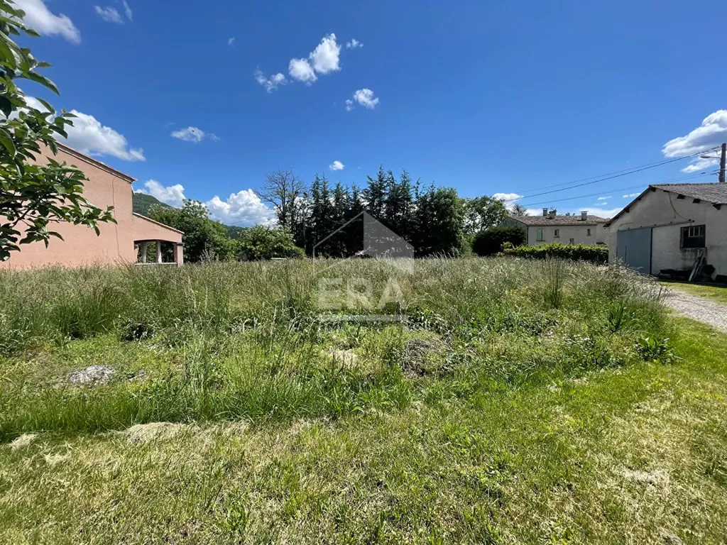 Aed - Residential Plot with Garden in Sisteron
