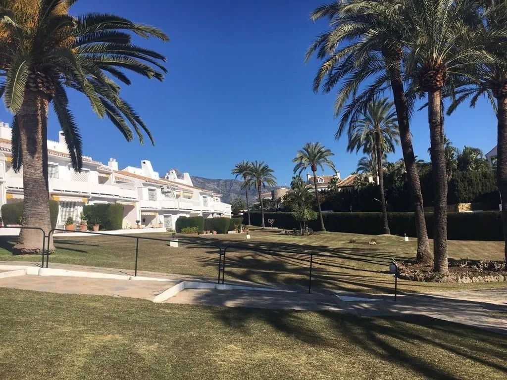Apartment with Pool in Nueva Andalucía
