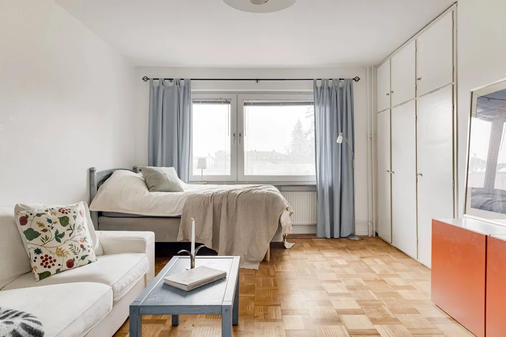 Chambres - Spacious 1st Floor Flat with Garden View in Kirseberg
