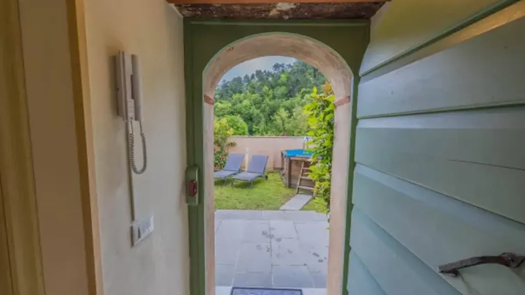 Esik - Rustic House with Sea Access in Camaiore