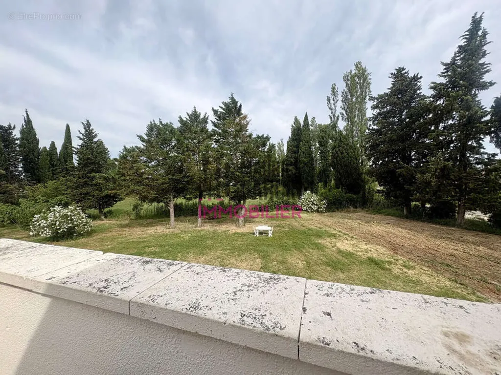 Aed - Constructible Plot with 2,000 m² in Barbentane