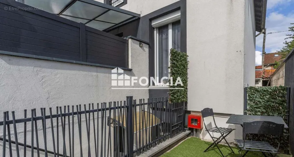 Aed - Two-Unit Property with Garden in Massy