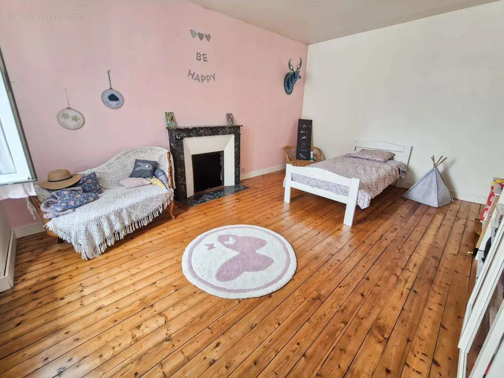 Bedrooms - Charming House with Courtyard in Prunay le Gillon
