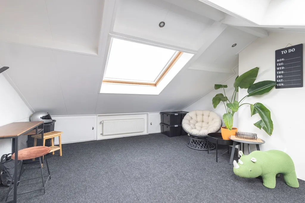 Kabinet - Half Duplex with Solar Panels in Central Location