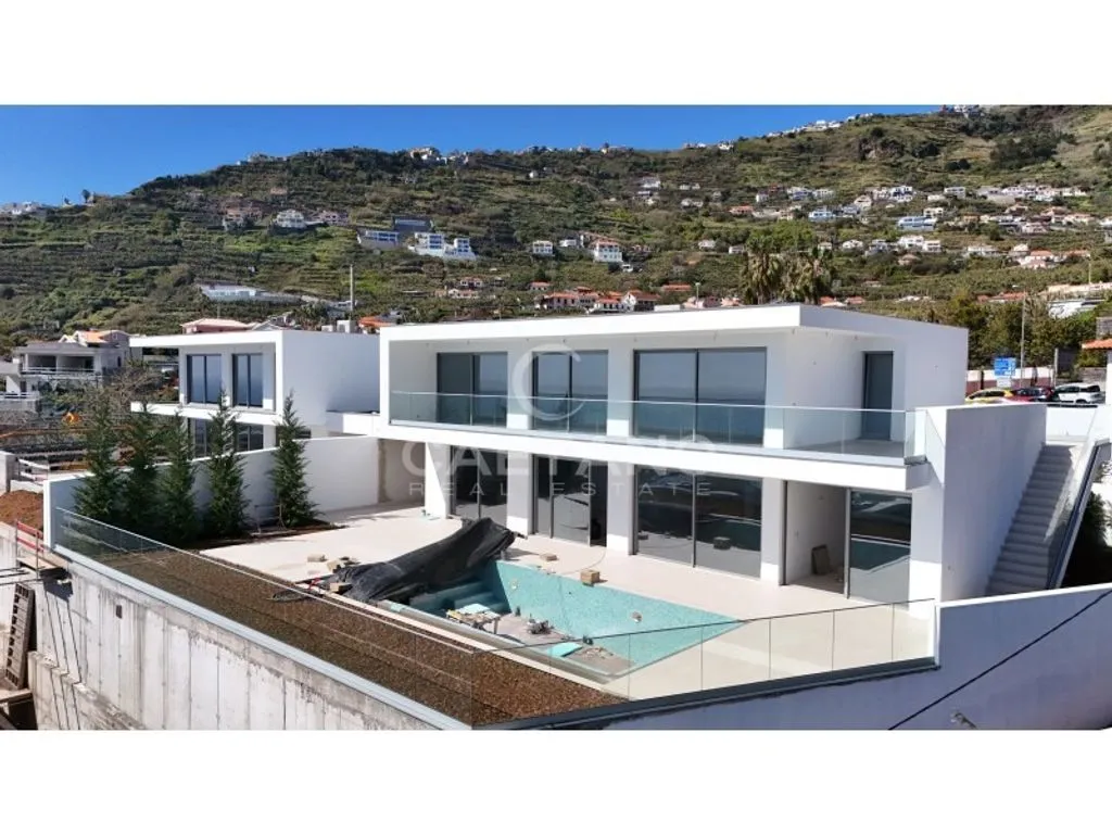 Piscine - Contemporary Villa with Ocean View in Calheta, Madeira