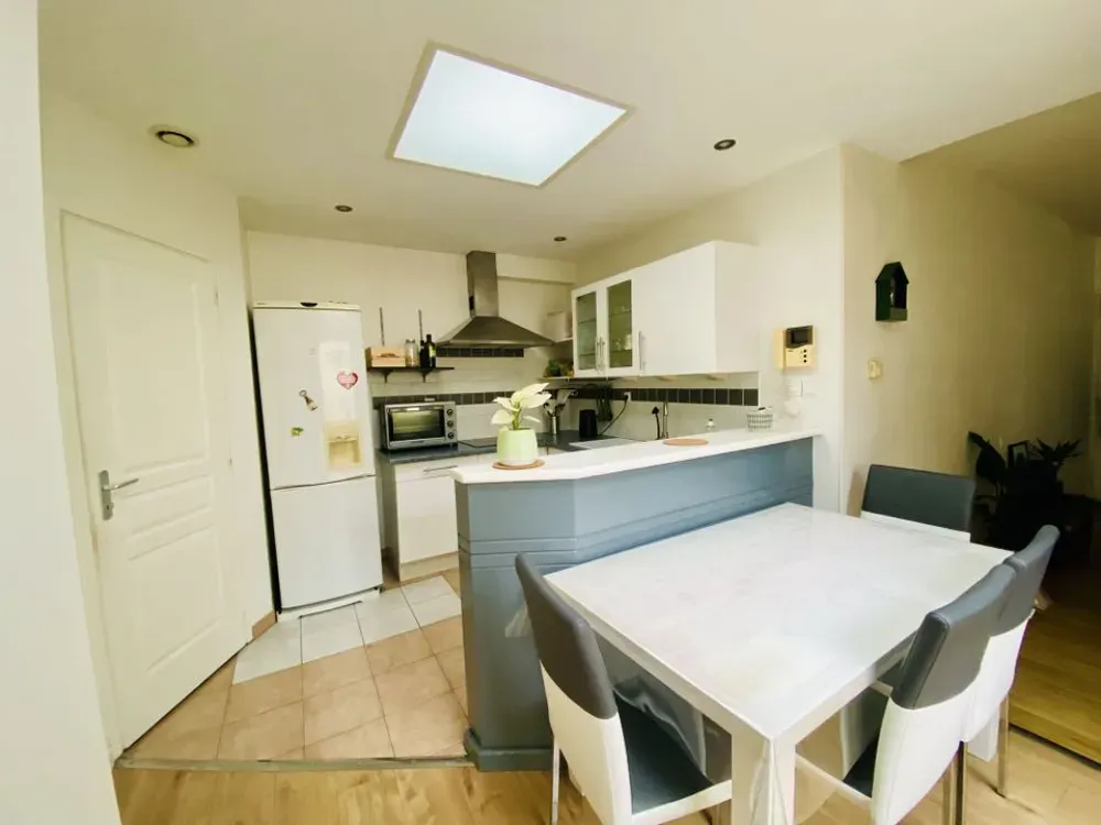 Kitchen - 2-Bedroom Apartment with Balcony in Lille