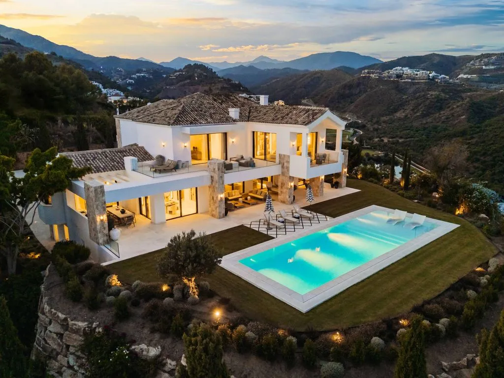 Piscine - Luxury Villa with Panoramic Views in El Herrojo