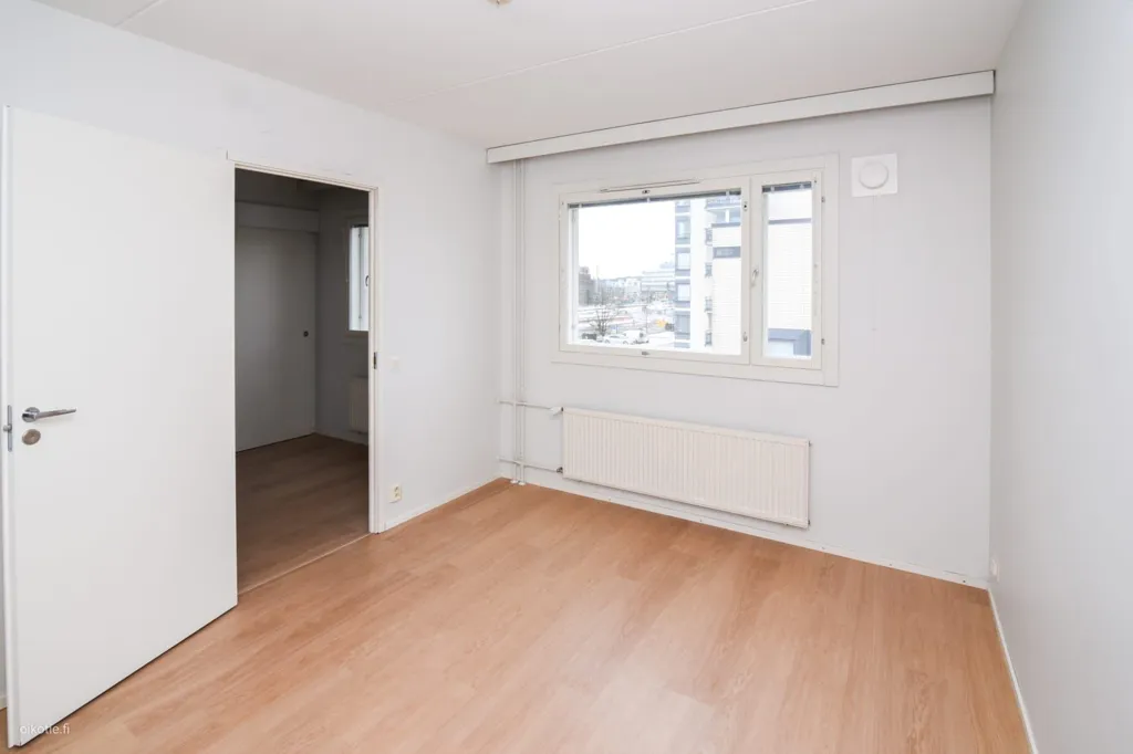 Toad - Two-Room Apartment with South-Facing Balcony in Tikkurila