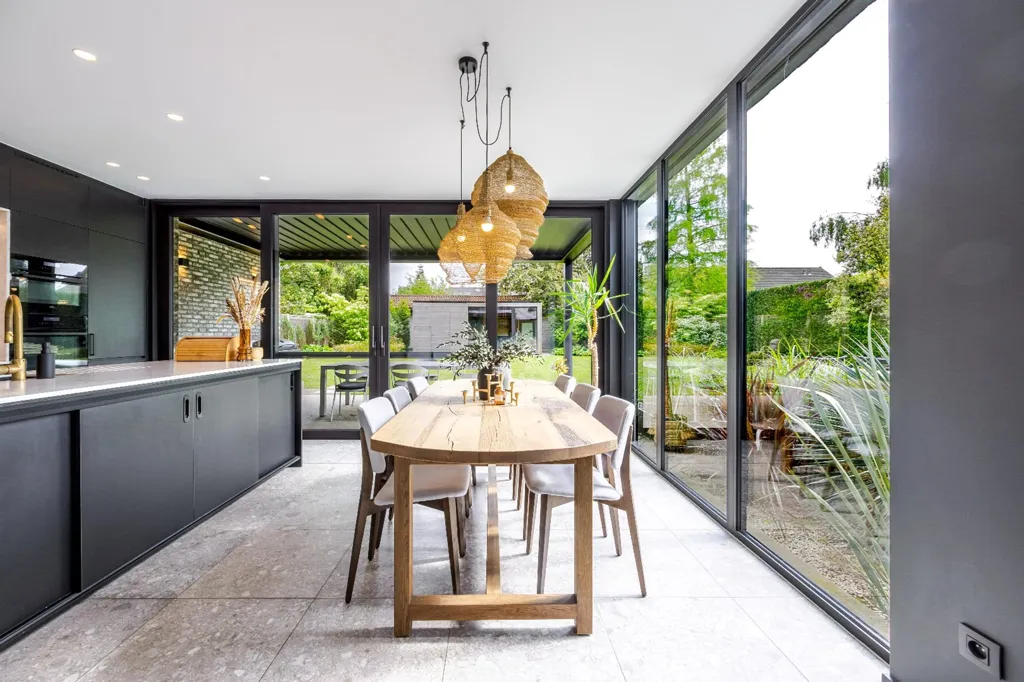 Söögituba - Luxury Villa with Garden in Lint