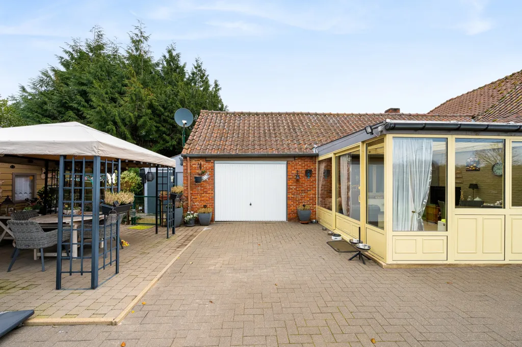 Terrass - Half-Open Building with Large Garden in Lummen