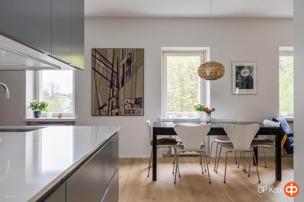 Sala da pranzo - Modern Apartment with Balcony in Munkkiniemi