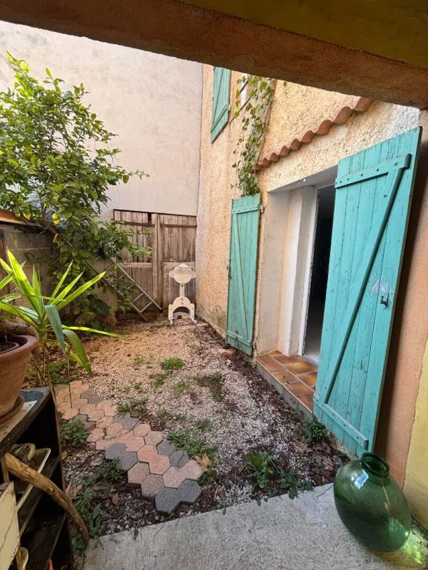 Aed - Village House with Parking in Les Mayons
