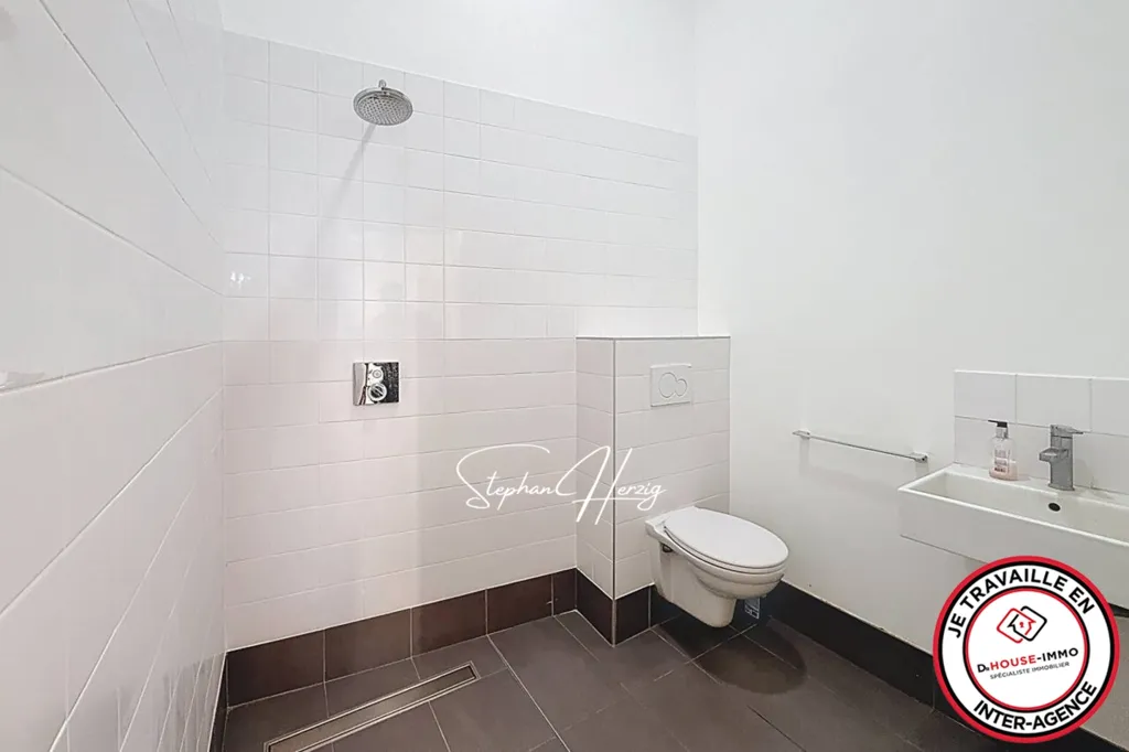 Salles de bain - Local Professionnel en Pierre à Bordeaux Centre