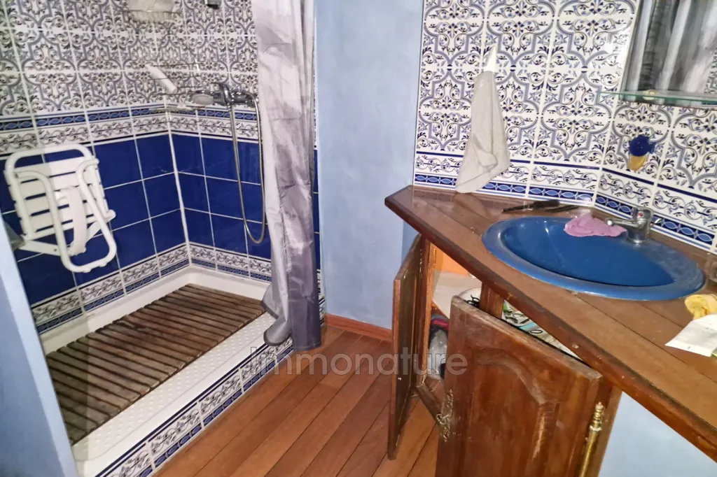 Salles de bain - Villa à Remettre au Goût du Jour avec Jardin à Laroque