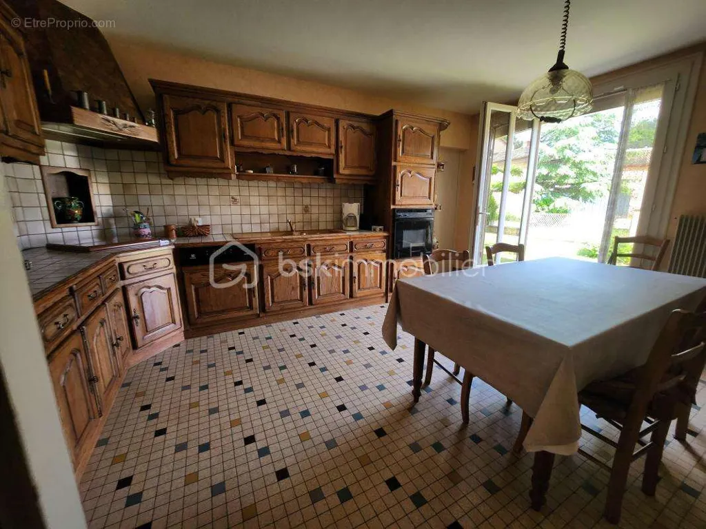 Köök - Detached Bungalow with Garden in Rouillé