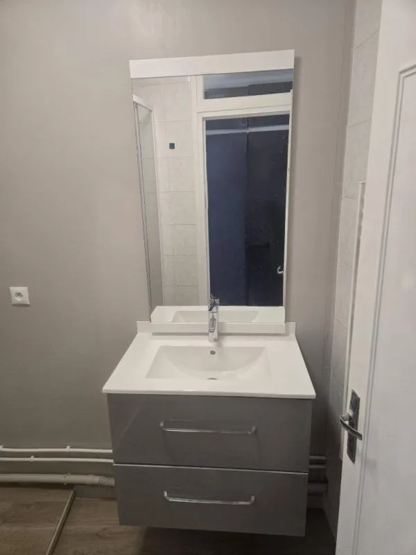Salles de bain - Studio Lumineux en Centre-ville à Noyon