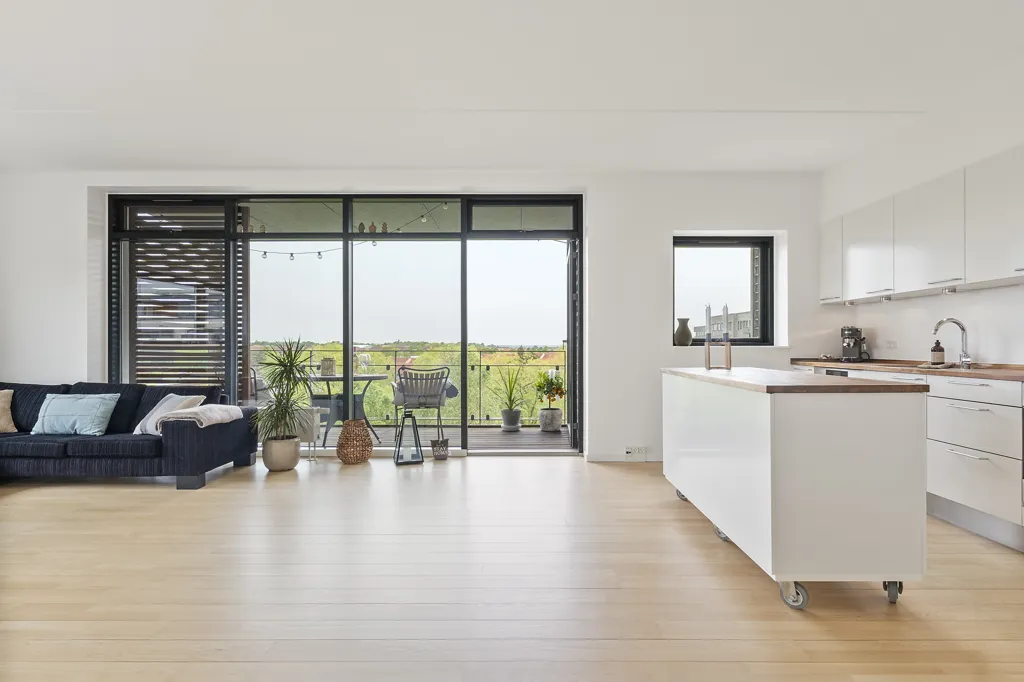 Cucina - 3-Bed Apartment with Balconies in Søborg