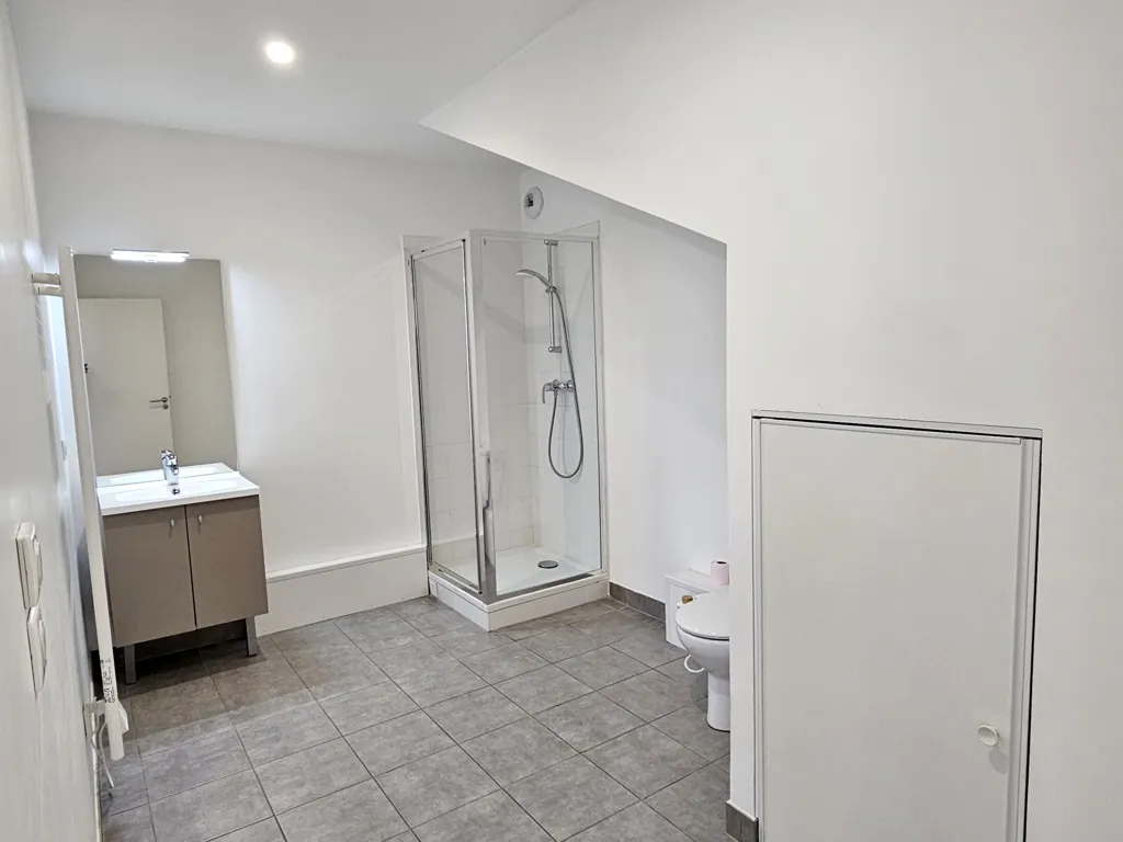 Salles de bain - Maison de 5 Pièces avec Jardinet à Compiègne